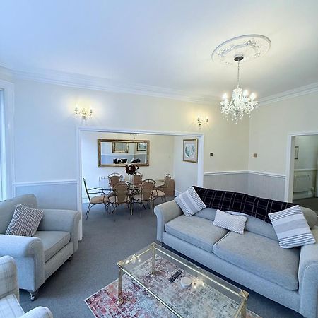 Large Luxury Apartment Blackpool Bagian luar foto