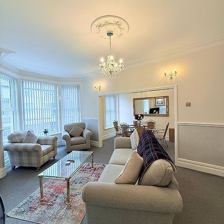 Large Luxury Apartment Blackpool Bagian luar foto