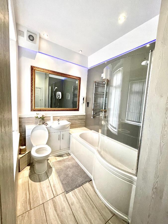 Large Luxury Apartment Blackpool Bagian luar foto
