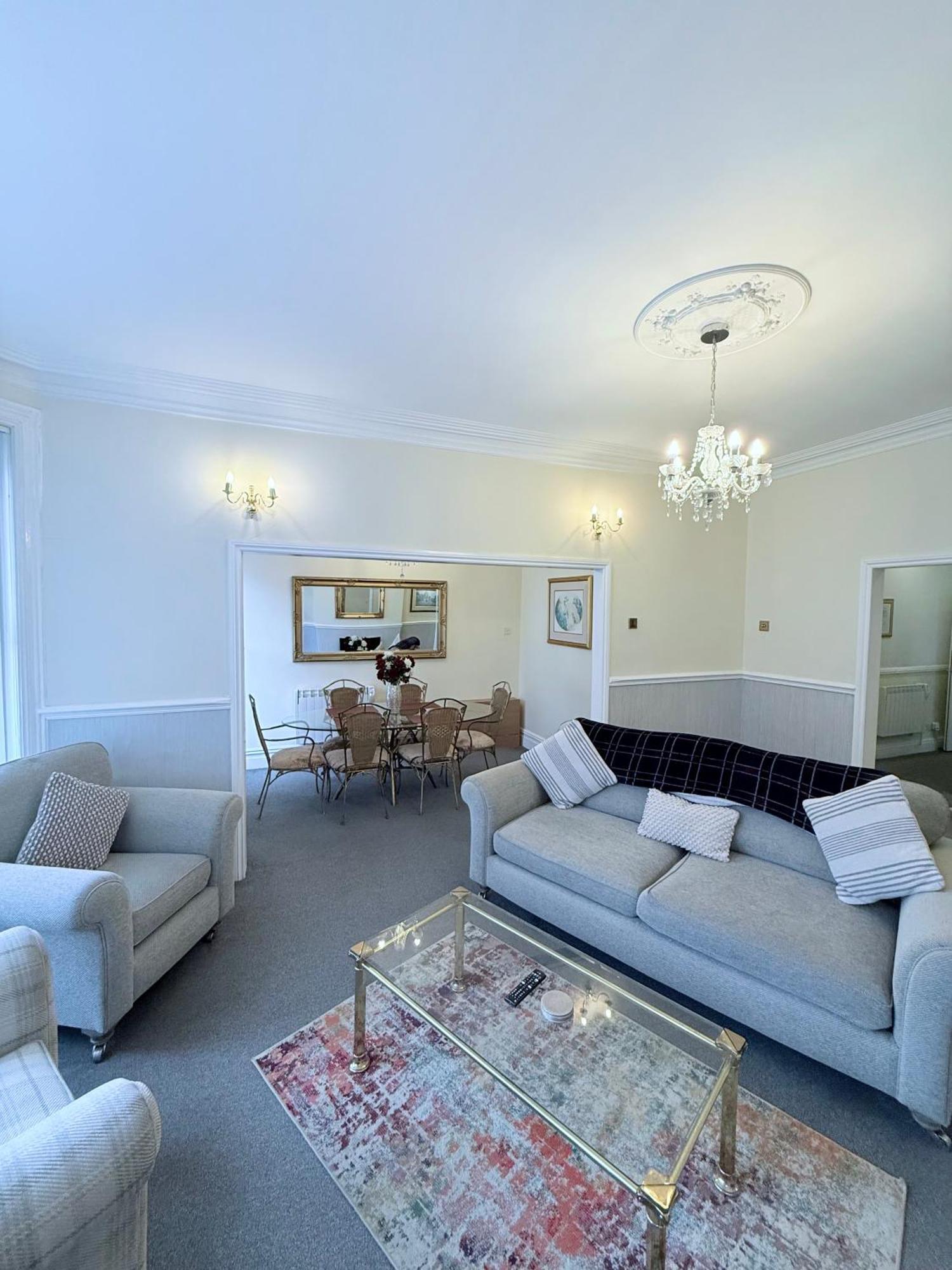 Large Luxury Apartment Blackpool Bagian luar foto