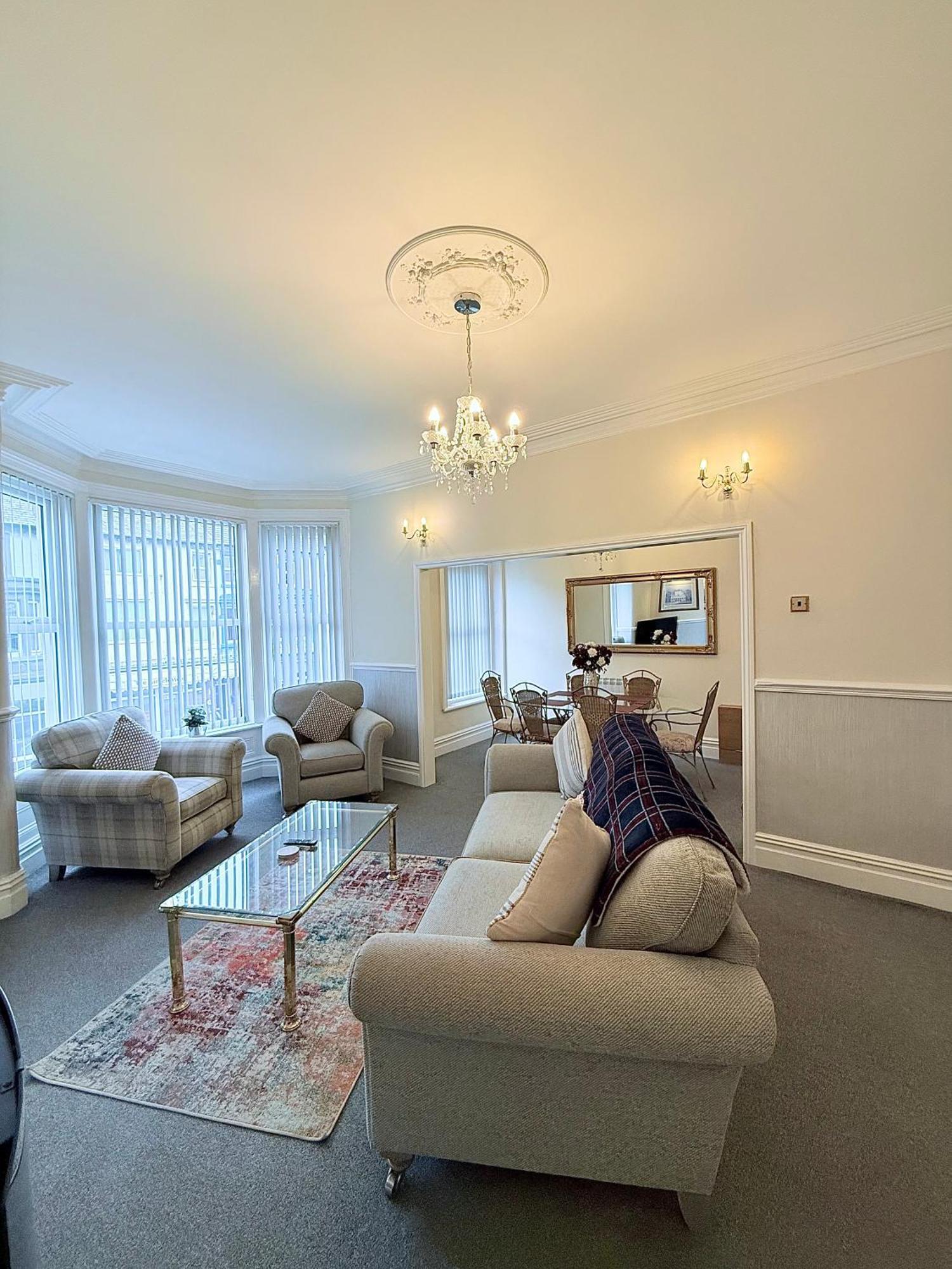 Large Luxury Apartment Blackpool Bagian luar foto