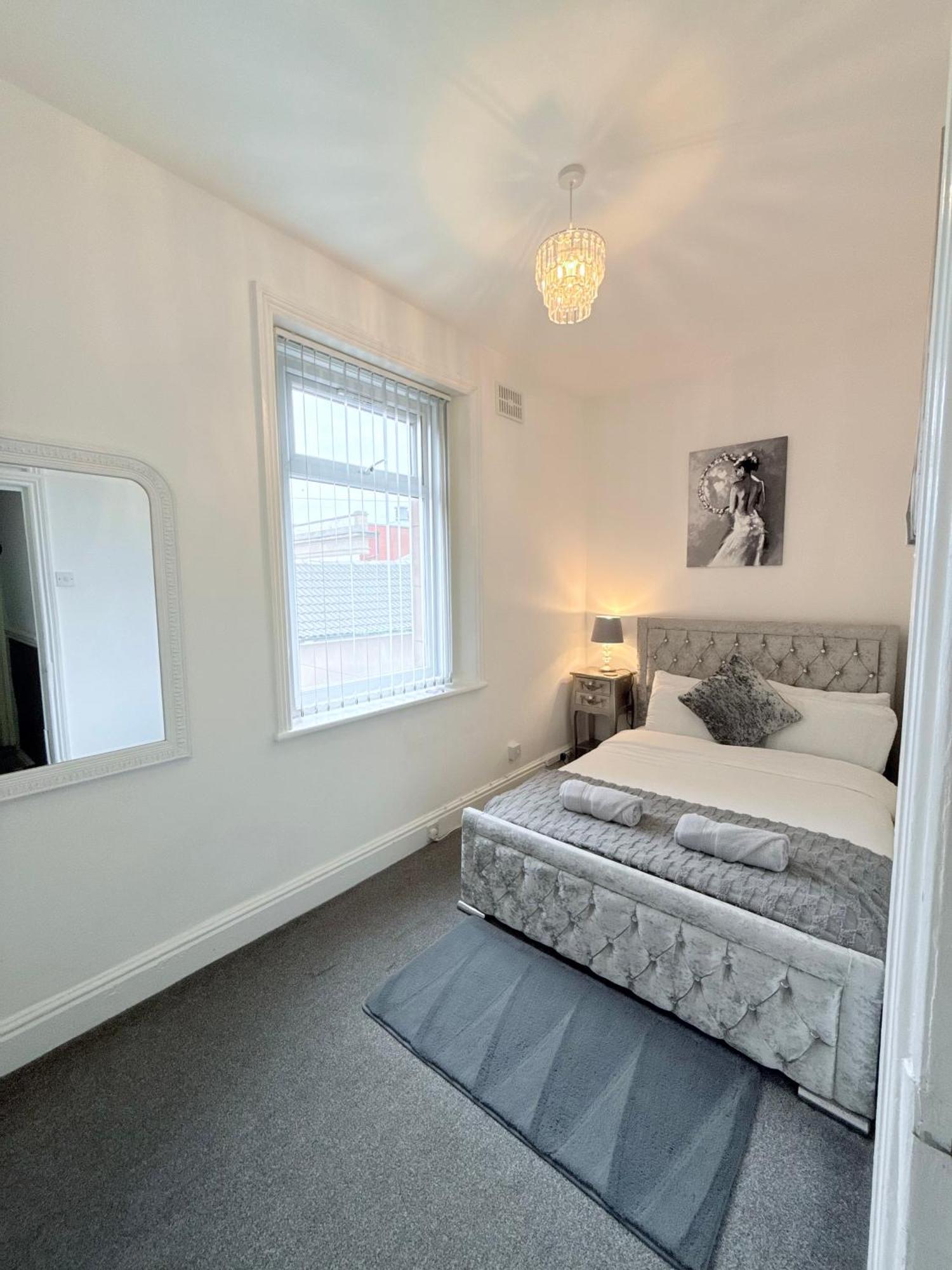 Large Luxury Apartment Blackpool Bagian luar foto