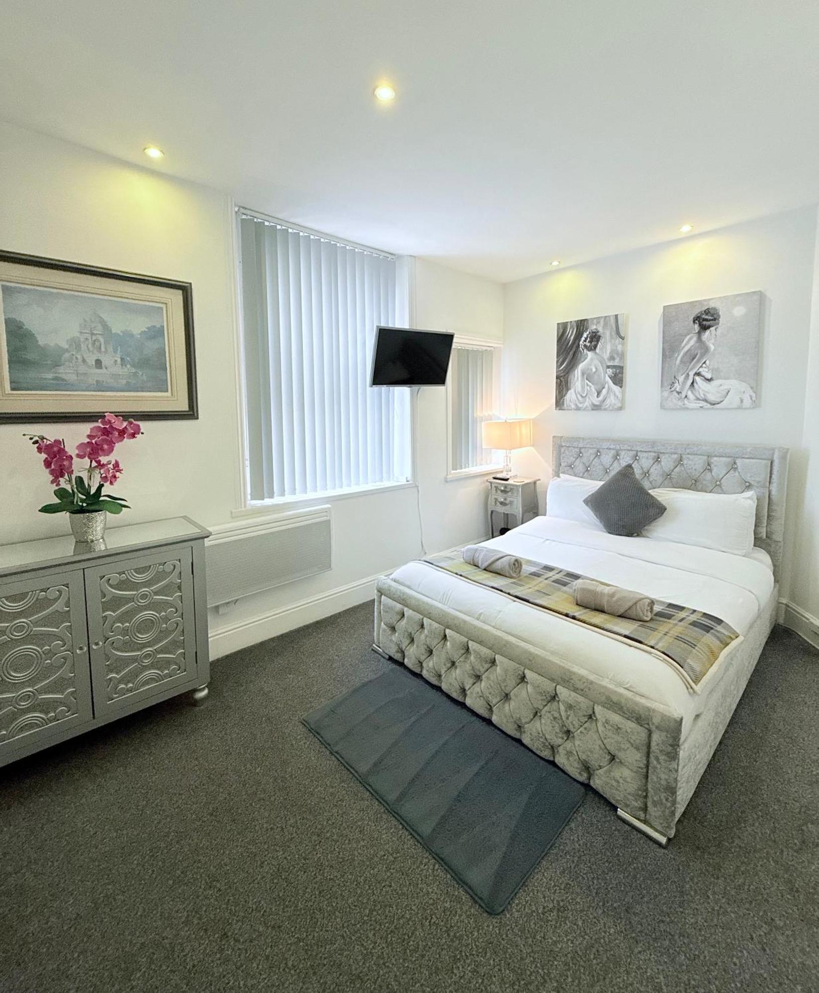 Large Luxury Apartment Blackpool Bagian luar foto